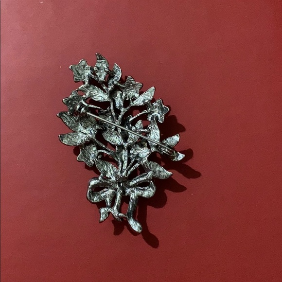 Flower Pin - Picture 2 of 3